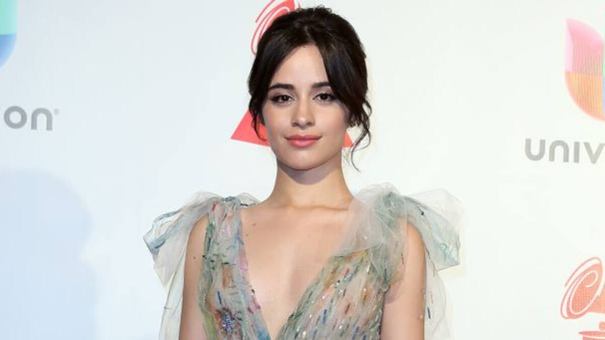 Camila Cabello canta como Luis Miguel