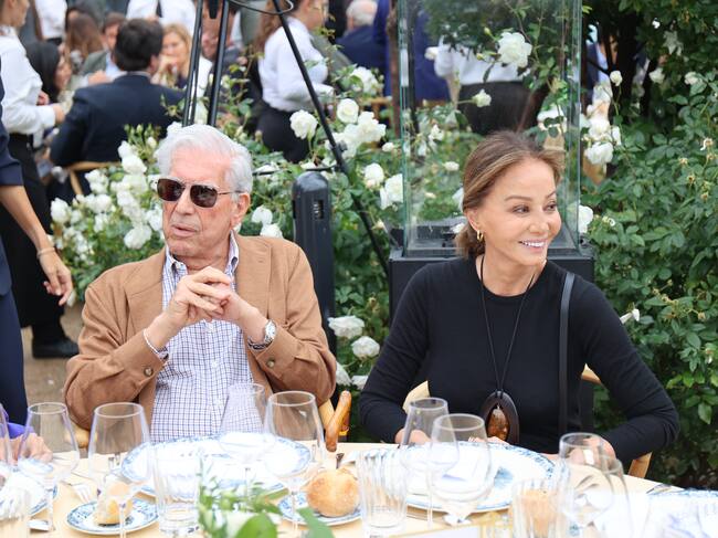 Mario Vargas Llosa e Isabel Preysler, en San Lorenzo de El Escorial (2022).