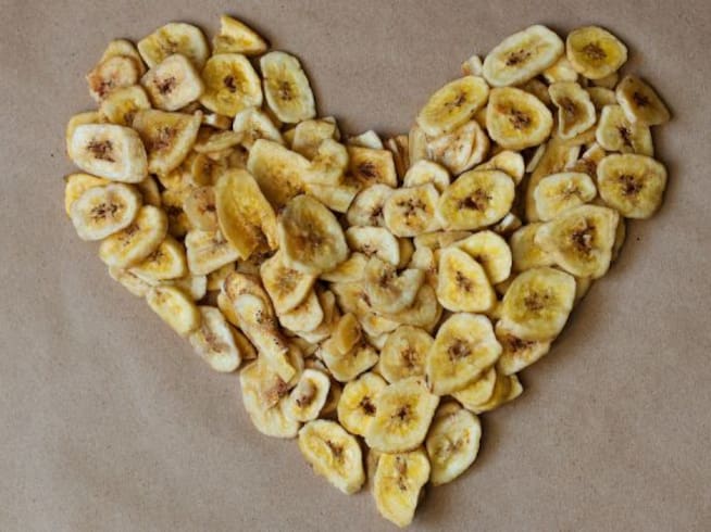 Receta chips crujientes de plátano para que disfrutes el Super Bowl LV