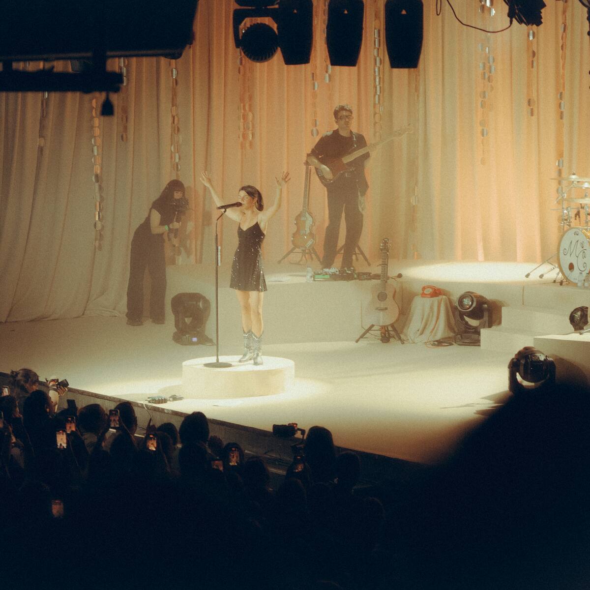 Crónica: Mafalda Cardenal y el (des)amor inundan una mágica y terapéutica noche en La Riviera
