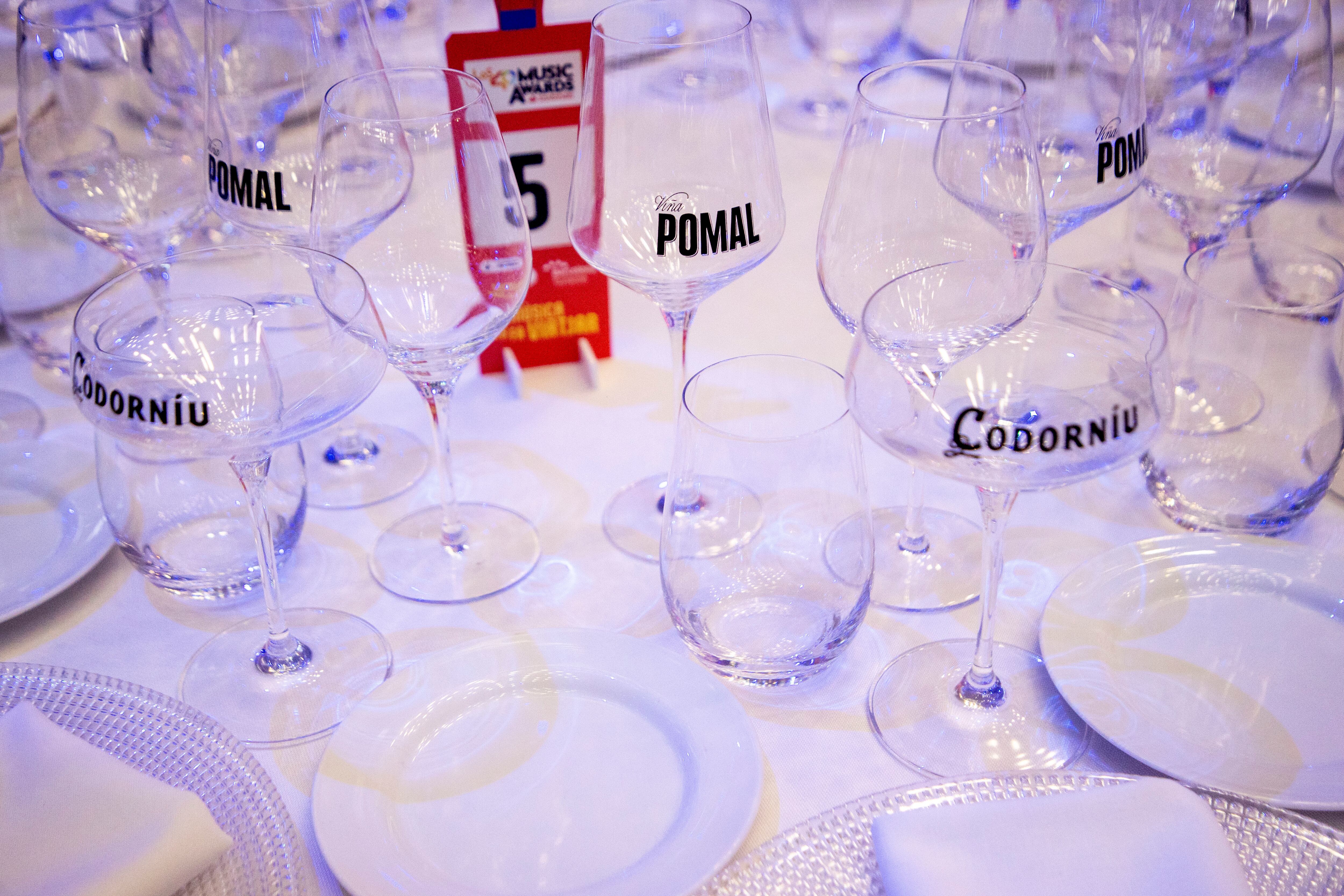 En las mesas de nuestros artistas e invitados no faltaba ni un solo detalle gracias a Codorniú, vino oficial de LOS40 Music Awards 2024