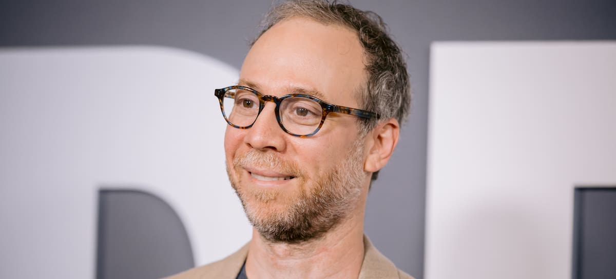 Kevin Sussman, en una alfombra roja en 2022