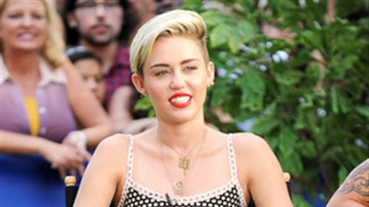 Miley Cyrus quiere llevar a Chris Brown tatuado en la piel.