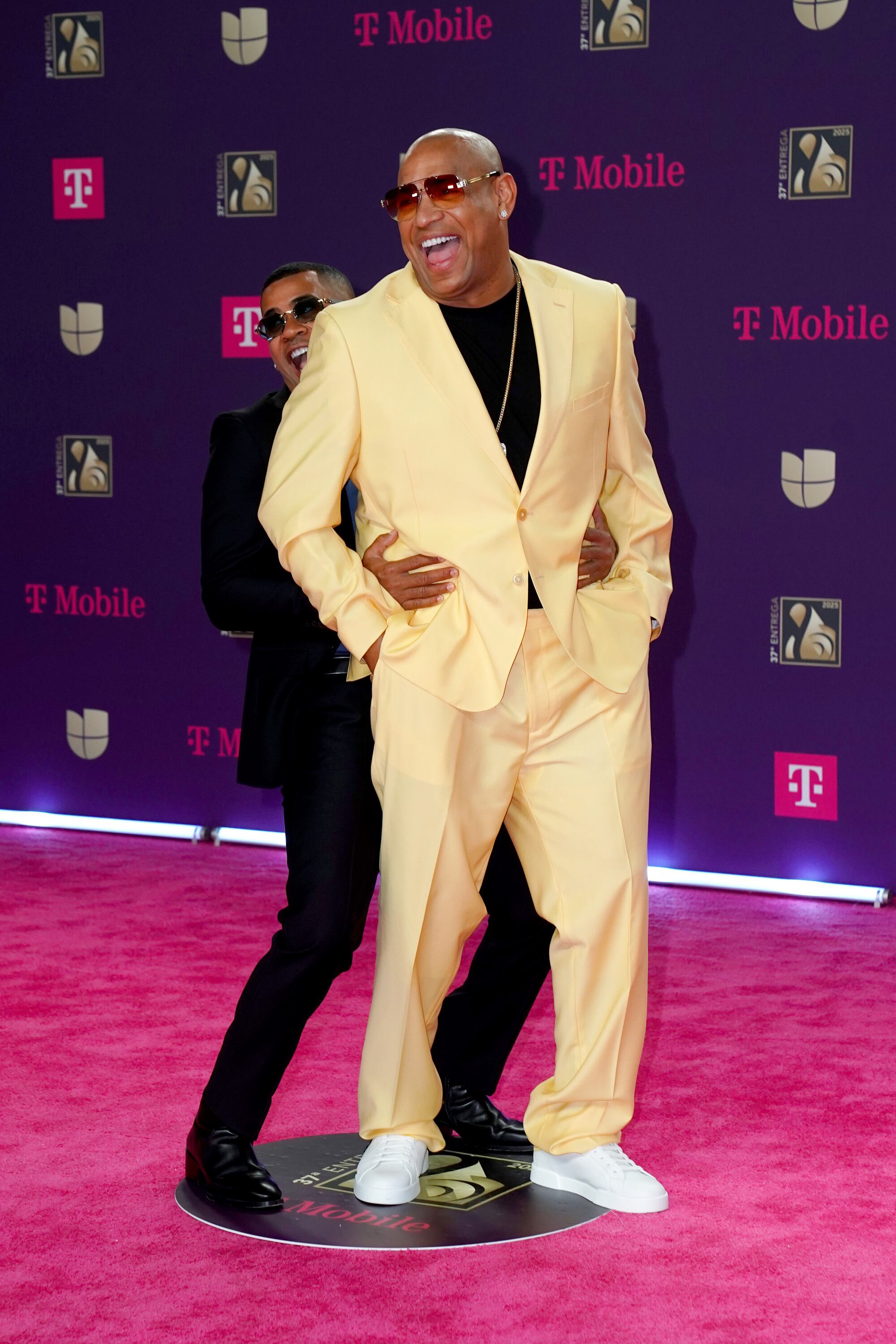 Randy Malcolm y Alexander Delgado, los chicos de Gente de Zona, demostraron su gran complicidad y su contraste de estilismos en la alfombra roja de la 37ª edición de Premio Lo Nuestro en Miami.