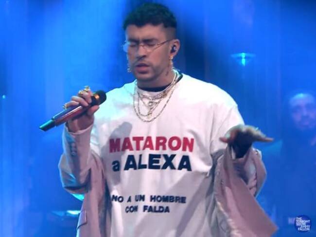 Bad Bunny protesta por un caso de feminicidio en el show de Jimmy Fallon