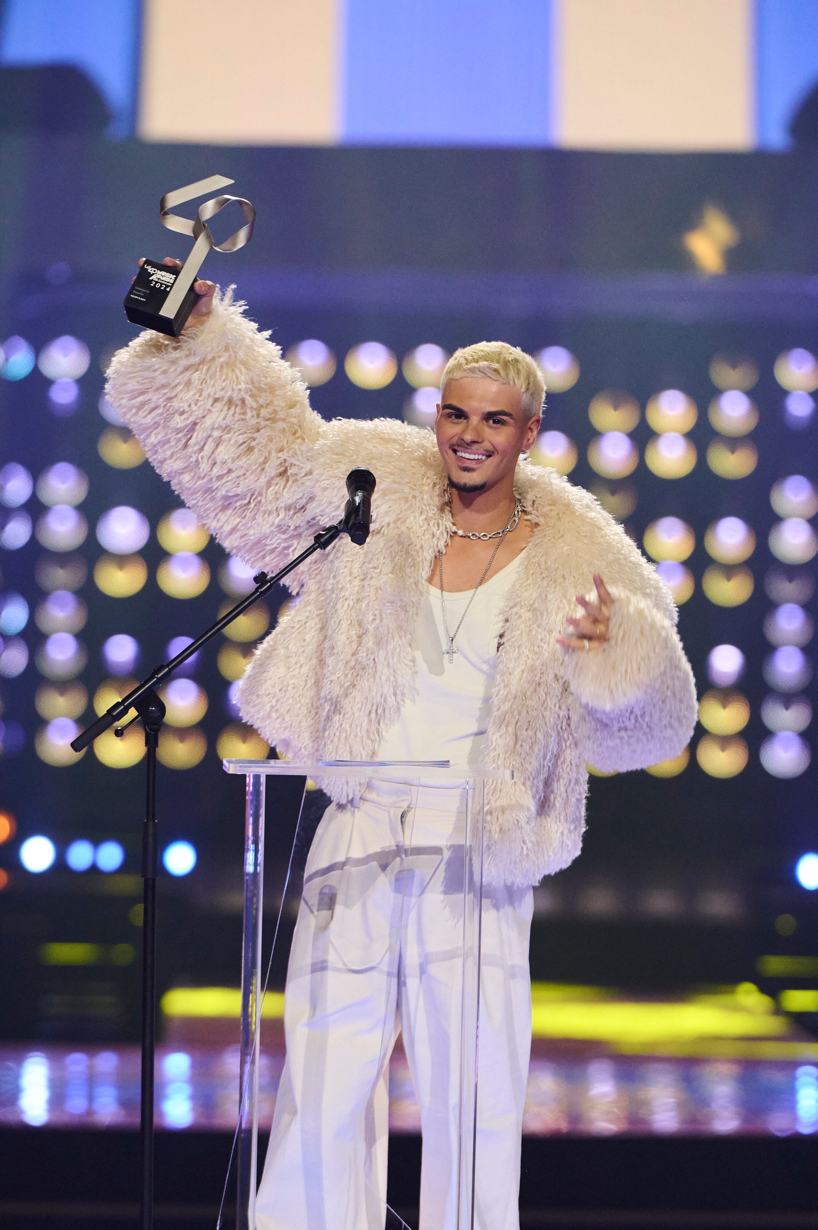 El solista va a pasar una noche de Insomnio con su premio a Mejor Álbum del año.