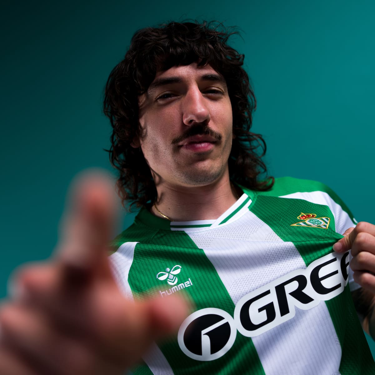 Héctor Bellerín confiesa la razón de rechazar el papel que habían escrito los Javis para él en 'La bola negra': "Me parecía intrusismo laboral"