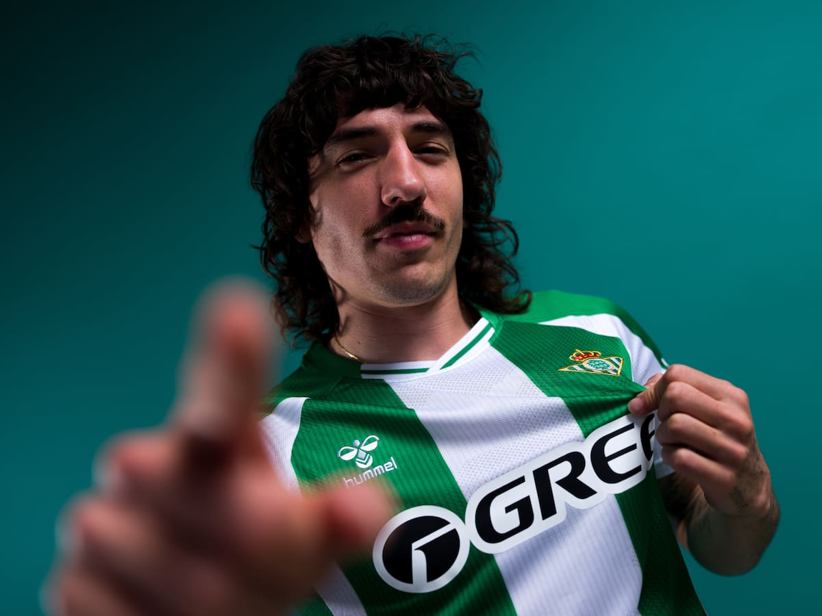 Héctor Bellerín confiesa la razón de rechazar el papel que habían escrito los Javis para él en 'La bola negra': "Me parecía intrusismo laboral"