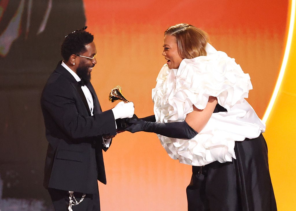 Kendrick Lamar y Queen Latifah posan juntos durante la 68ª entrega de los premios GRAMMY celebrada en el Crypto.com Arena el 1 de febrero de 2026 en Los Ángeles, California. (Foto de Christopher Polk/Billboard vía Getty Images)