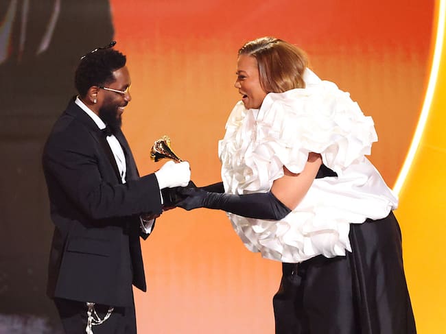 Kendrick Lamar y Queen Latifah posan juntos durante la 68ª entrega de los premios GRAMMY celebrada en el Crypto.com Arena el 1 de febrero de 2026 en Los Ángeles, California. (Foto de Christopher Polk/Billboard vía Getty Images)