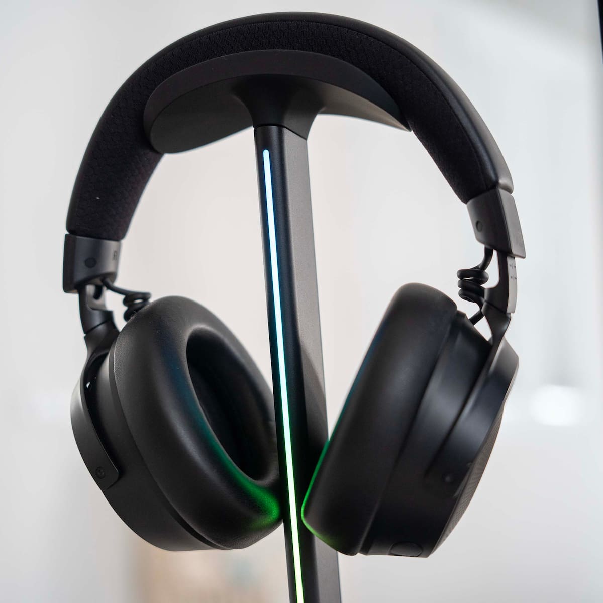 Razer Base Station V3 Chroma: si sigues dejando los auriculares tirados en la mesa, lo estás haciendo mal