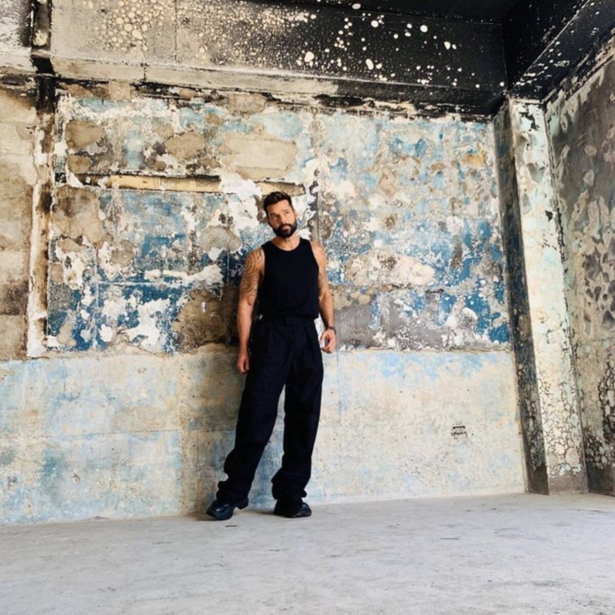 Ricky Martin lanza tema e inspirador video “Tiburones”