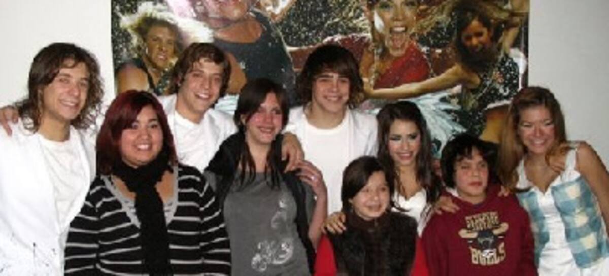 Ganadores junto a los chicos de Casi Angeles