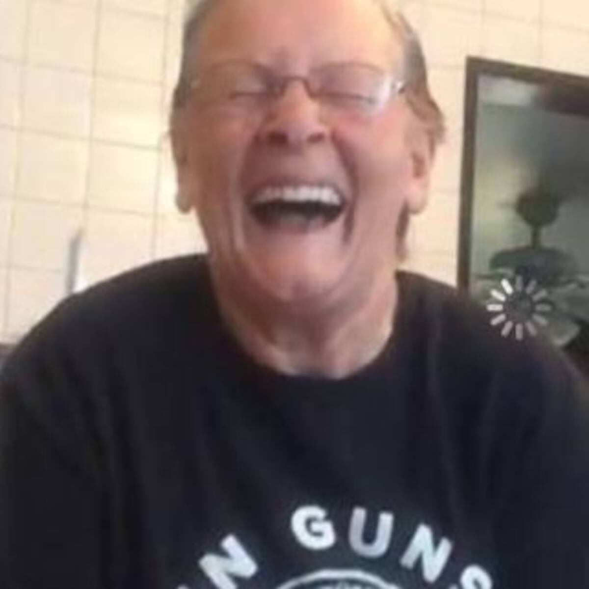 ¡Una genia! La abuela que engañó a todos con un truco de magia