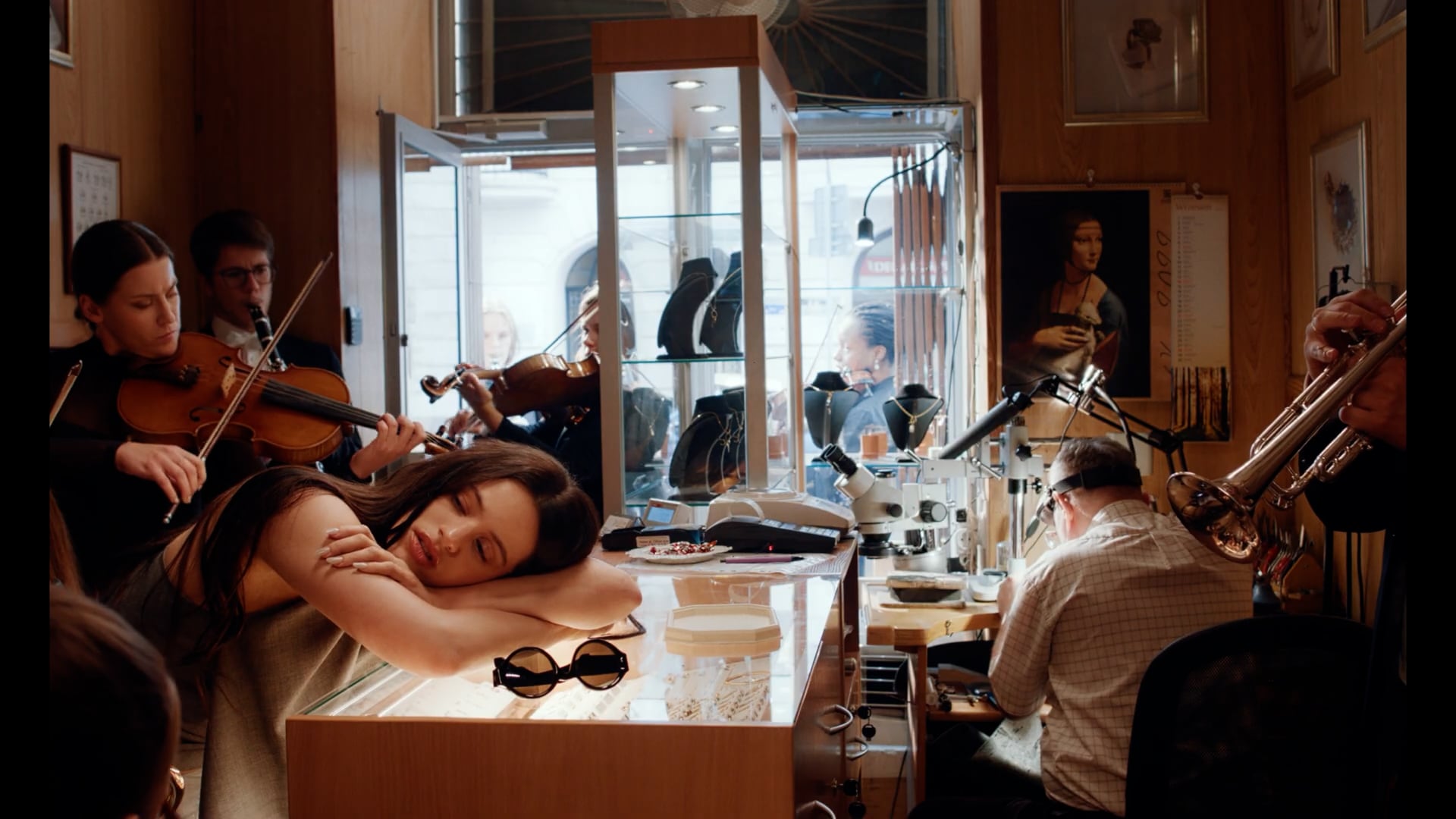 Plano número 13 del videoclip de &#039;Berghain&#039;