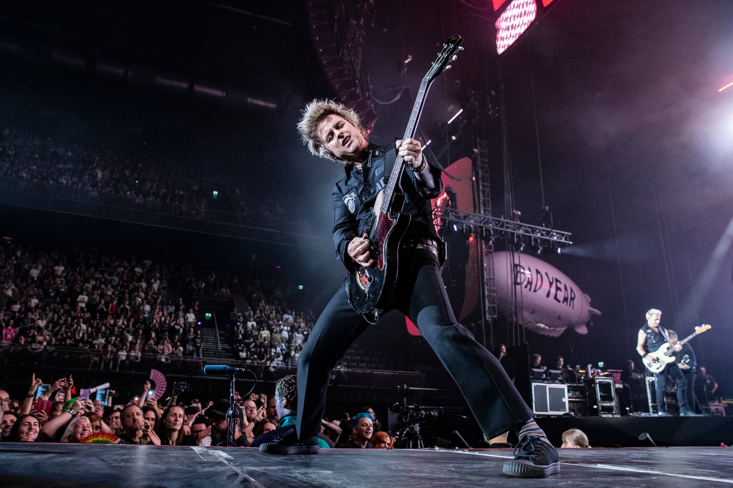 Billie Joe Armstrong de Green Day durante un concierto en Amsterdam