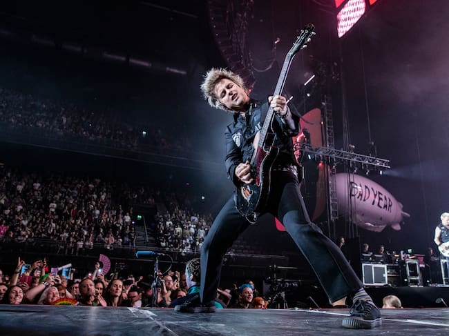 Billie Joe Armstrong de Green Day durante un concierto en Amsterdam