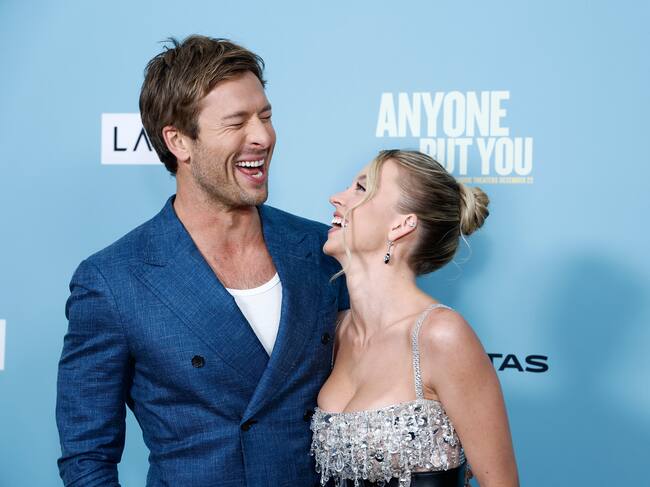 Glen Powell y Sydney Sweeney en la premiere de 'Cualquiera menos tú' en Nueva York en diciembre de 2023. / John Lamparski/WireImage