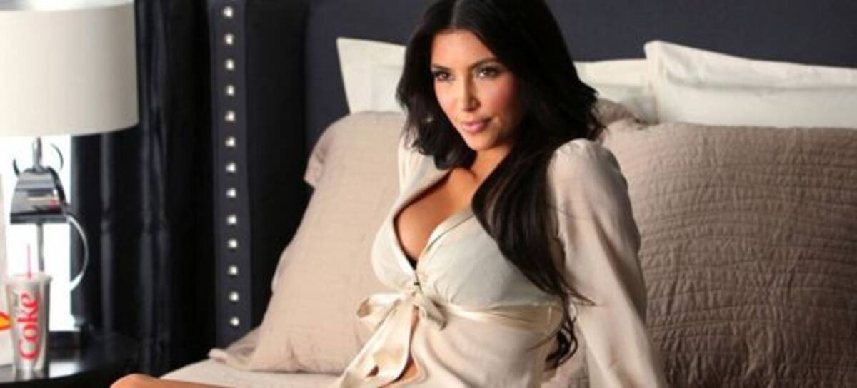 ¡Atacaron la cola de Kim Kardashian!