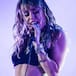 Miley Cyrus presenta su nueva canción, ‘You’, por todo lo alto