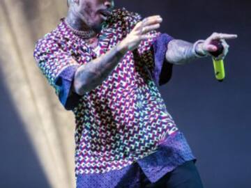 Rauw Alejandro y su gira por España: Con romántica dedicatoria a Rosalía y polémica por la camiseta del Barça