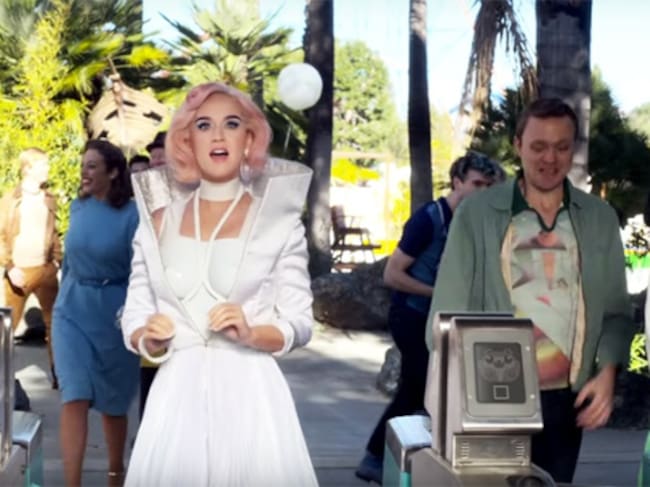 Katy Perry en Chained to the rhythm