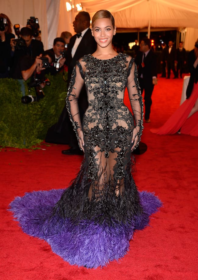 Beyoncé en la Met Gala de 2012 vestida de Givenchy.
