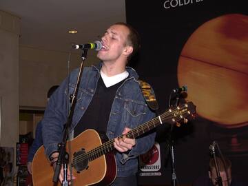 La estela de los "paracaídas" de Coldplay que empujó su despegue: el debut que construyó su universo