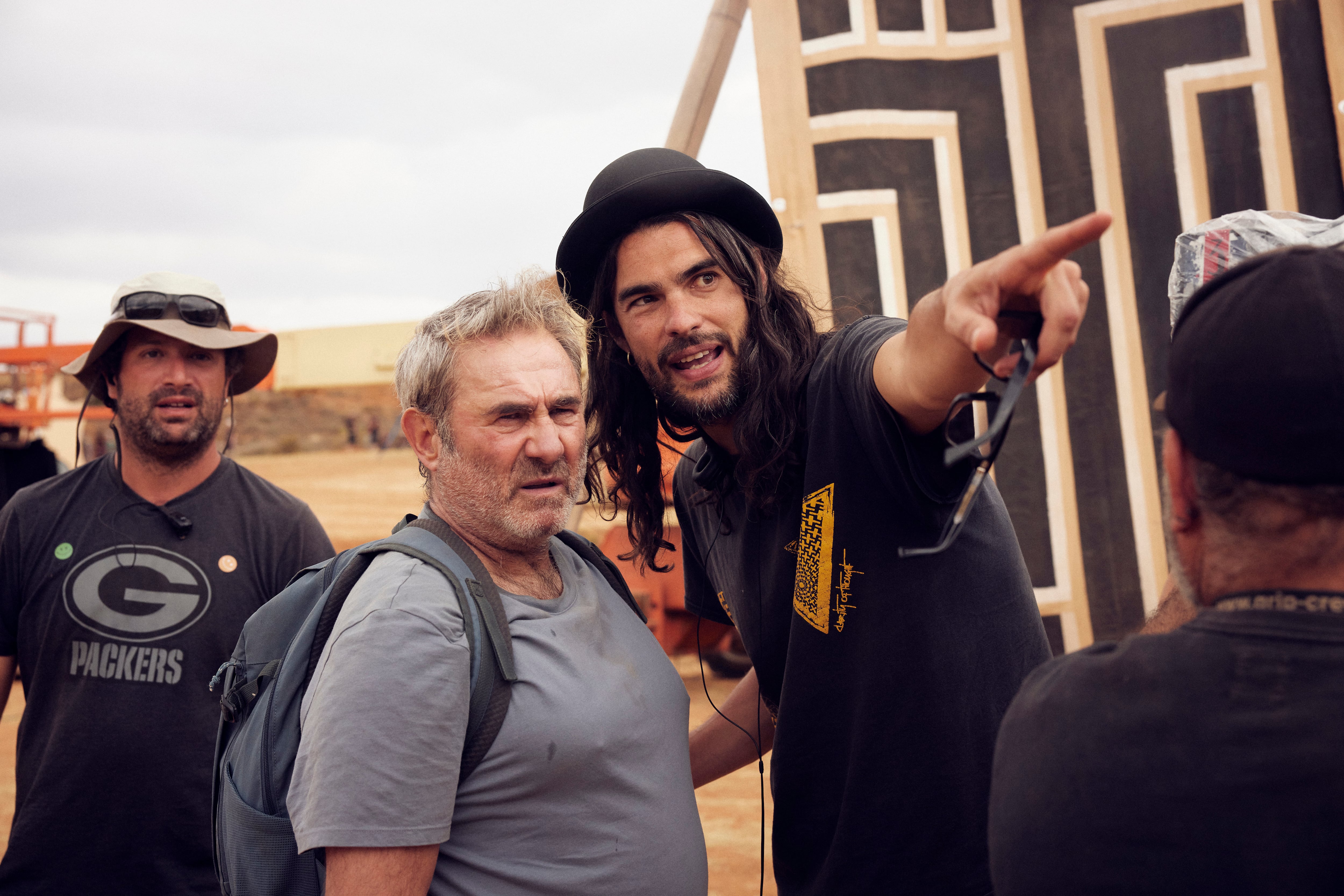 Sergi López con Oliver Laxe en el rodaje de 'Sirat'. / BTeam