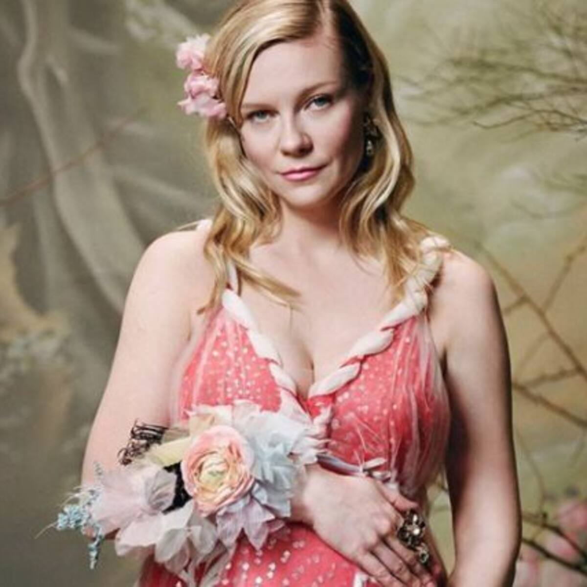 Kirsten Dust confirmó su embarazo como una top model