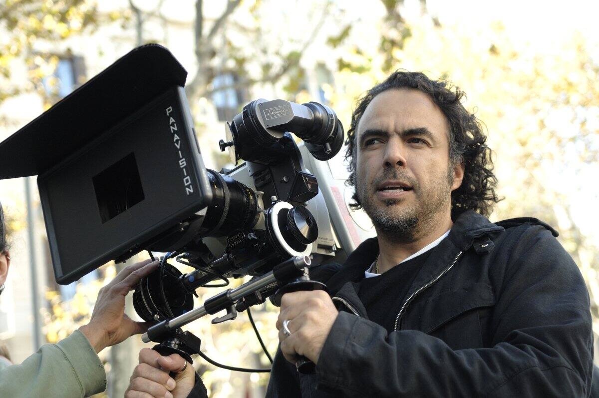 El Director Mexicano Alejandro González Iñárritu está nominado como mejor director por la película "The Revenant" además la película está nominada a mejor película, mejor actor y mejor banda sonora. Esta sería la tercera nominación a los globos de oro para González Iñárritu y el año pasado ganó el Oscar como mejor director.