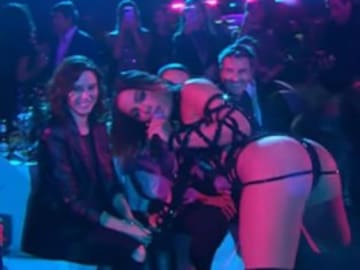 El perreo loco de Anitta a Isabel Díaz Ayuso en LOS40 Music Awards 2022