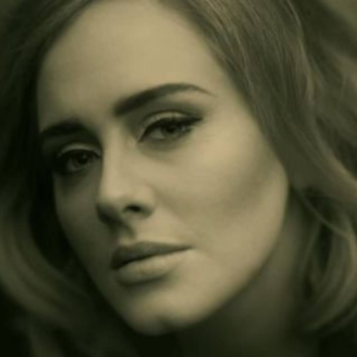 Adele le quita la corona a Taylor Swift