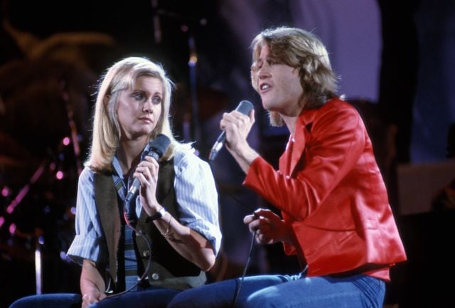 Andy Gibb y Olivia Newton-John, en 1979.