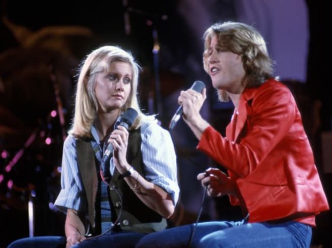 Andy Gibb y Olivia Newton-John, en 1979.