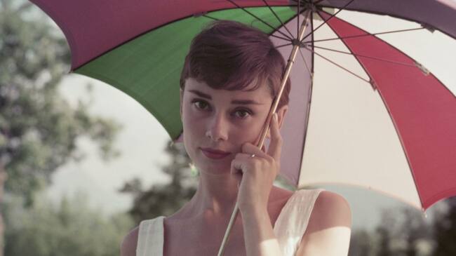 Audrey Hepburn en un evento promocional de 'Vacaciones en Roma' celebrado en 1954