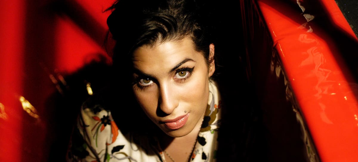 Amy Winehouse en una fotografía realizada en 2004.