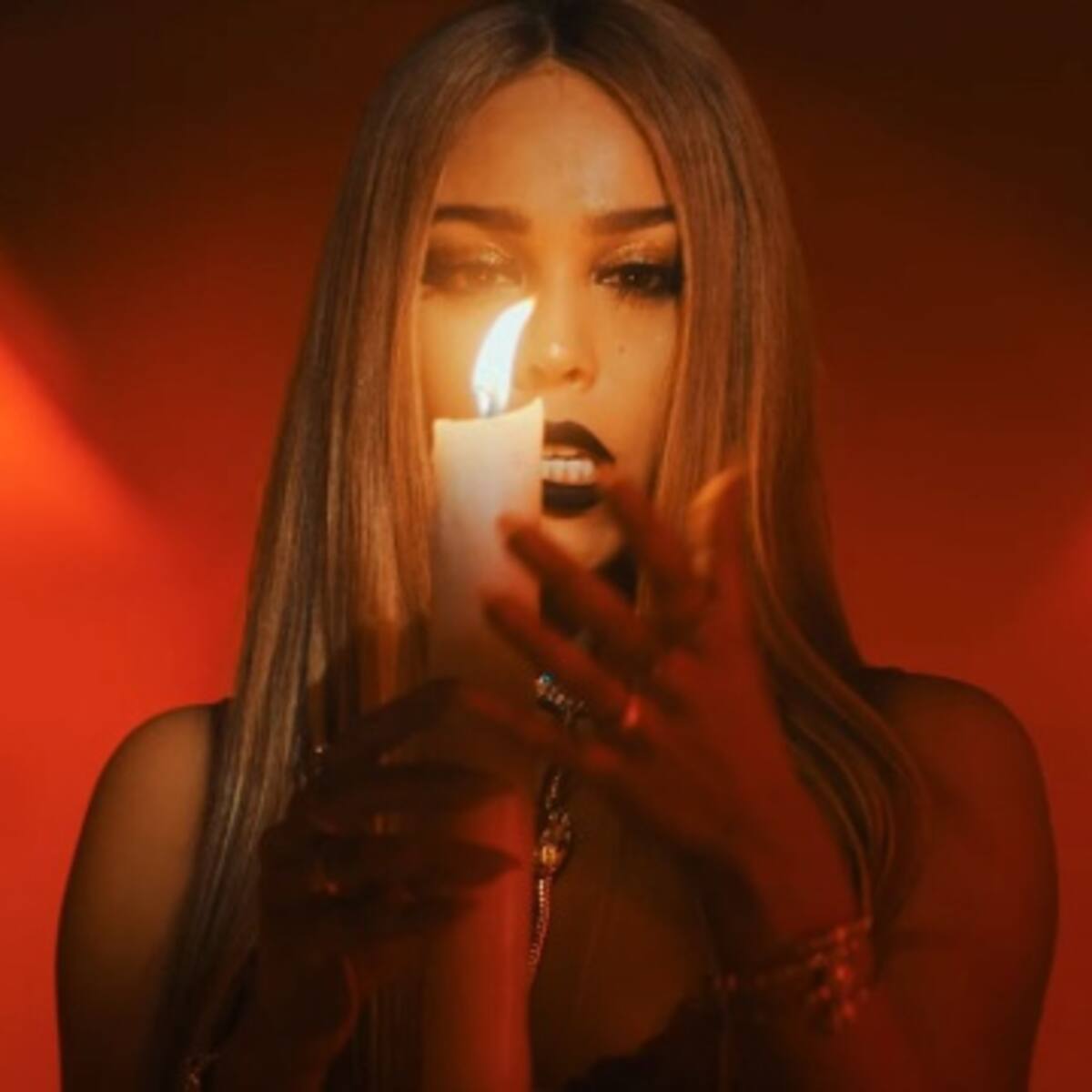 Lola Indigo junto a Danna Paola y Denise Rosenthal “Santeria”