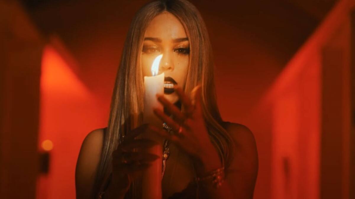Lola Indigo junto a Danna Paola y Denise Rosenthal “Santeria”