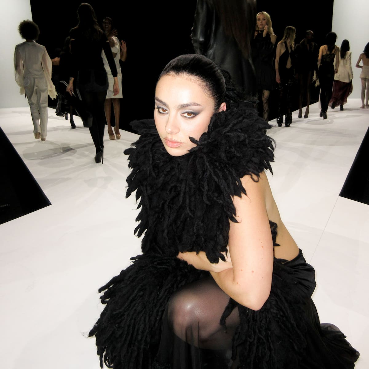Crítica de 'Music, Fashion, Film' de Charli xcx: todos alimentamos el ego, pocos saben despedirse de él