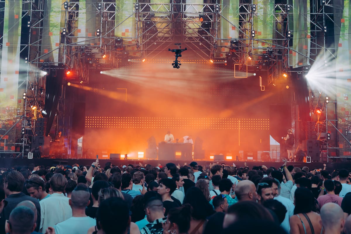 Malugi y Benwal combinaron 'High-energy club' entre trance, hard y pop edits.