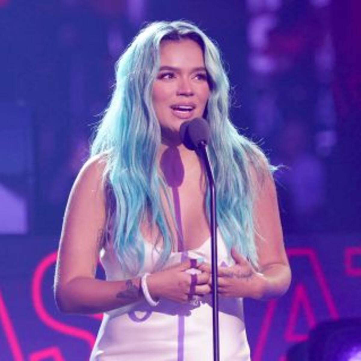 Karol G se emocionó al cantar un tema dedicado a Anuel AA