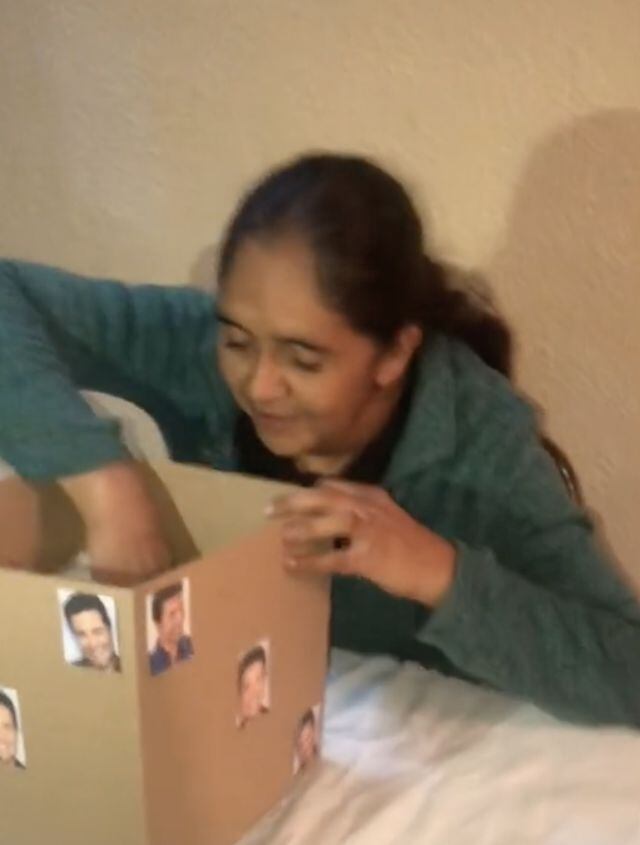 TikTok: mamá reacciona a cobija de Chayanne que recibió de regalo