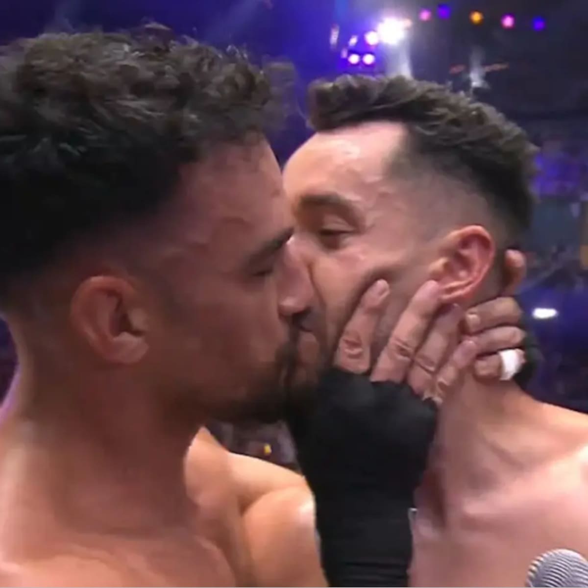 El maint event de 'La Velada del Año VI': un ejemplo de amistad sobre el ring entre IlloJuan y TheGregf que termina con lágrimas de Lola Indigo