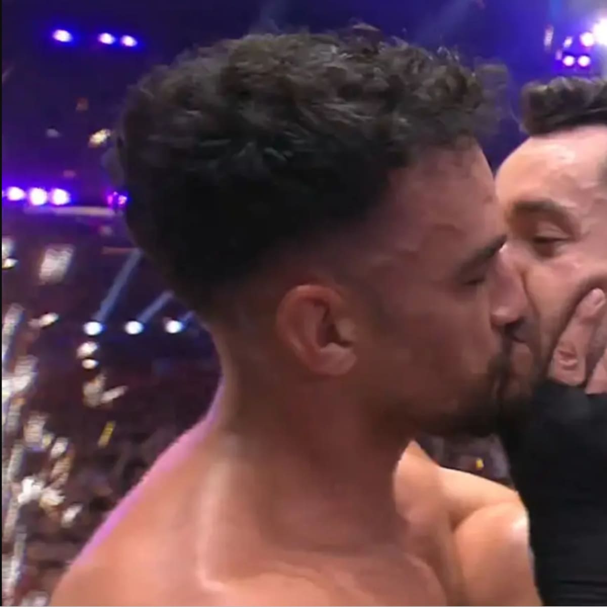 El maint event de 'La Velada del Año VI': un ejemplo de amistad sobre el ring entre IlloJuan y TheGregf que termina con lágrimas de Lola Indigo