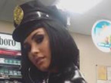 Demi Lovato enseña de más en su disfraz de Halloween