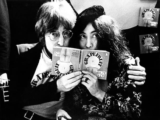 John Lennon y Yoko Ono en el lanzamiento de 'Grapefruit ', el libro que inspiró 'Imagine'
