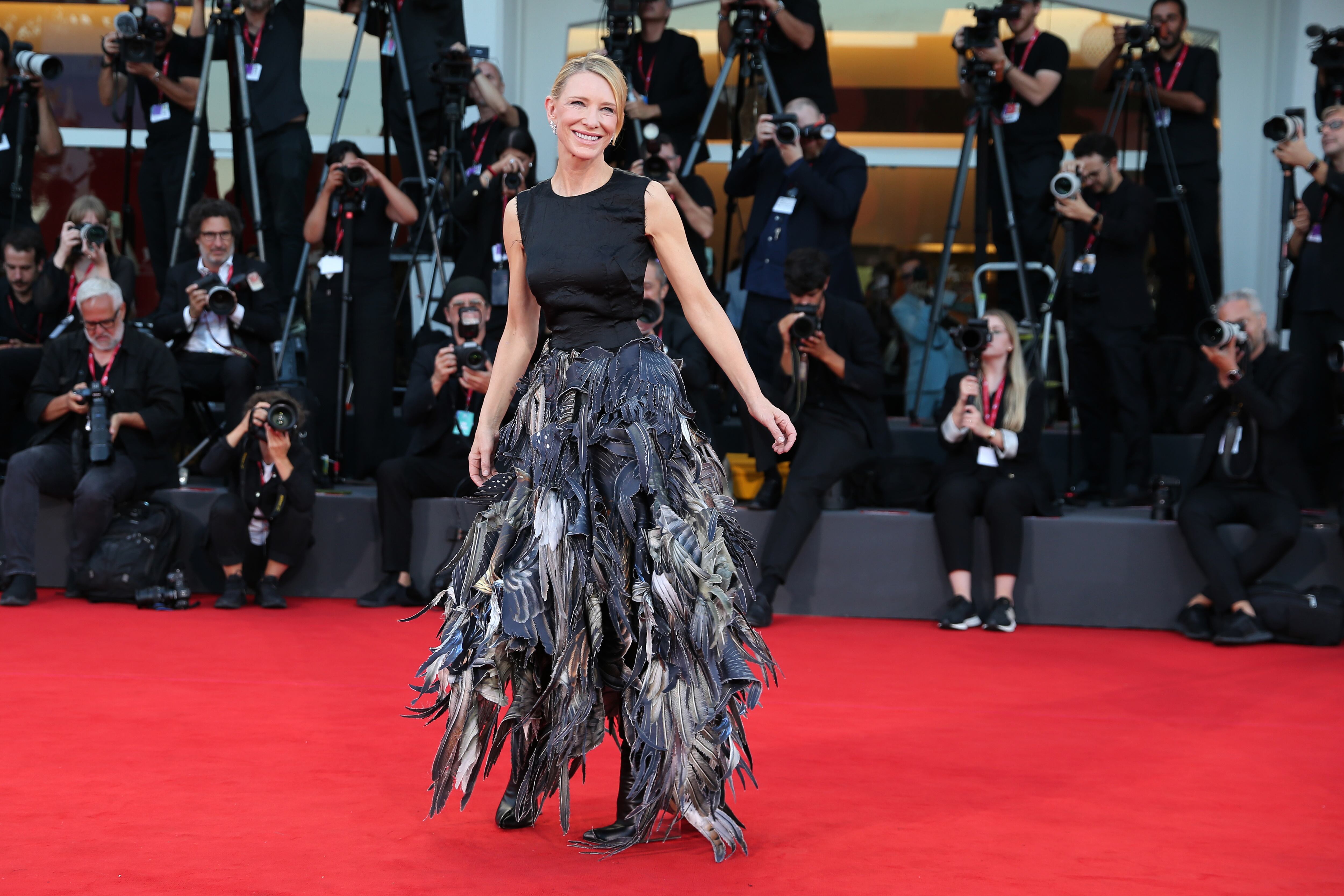 La protagonista de &#039;Father Mother Sister Brother&#039;, uno de los estrenos del festival este año, arrasa con un vestido de Maison Margiela Couture de Glenn Martens, también recién llegado a la marca.