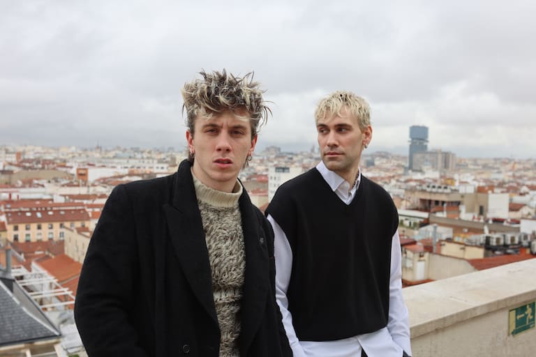 El italiano Mr. Rain y el murcianico Walls se pasan por los estudios de LOS40 para presentar su nueva colaboración juntos, 'ODIO A LA LUNA'.