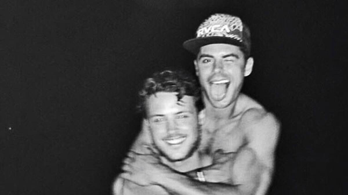 Zac Efron tiene un hermano fachero